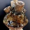 Archaia Wabi-Sabi Keramikvase mit metallisch-beigen Flussstrukturen aus eisenhaltigem Ton