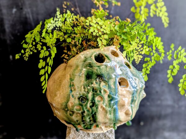 Wabi-Sabi Vase mit grüner Kupfer und Ascheglasur
