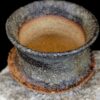 Tsuchi Erdton handgefertigter Wabi-Sabi Whiskey Tumbler aus eisenhaltigem Ton, Ansicht von Oben