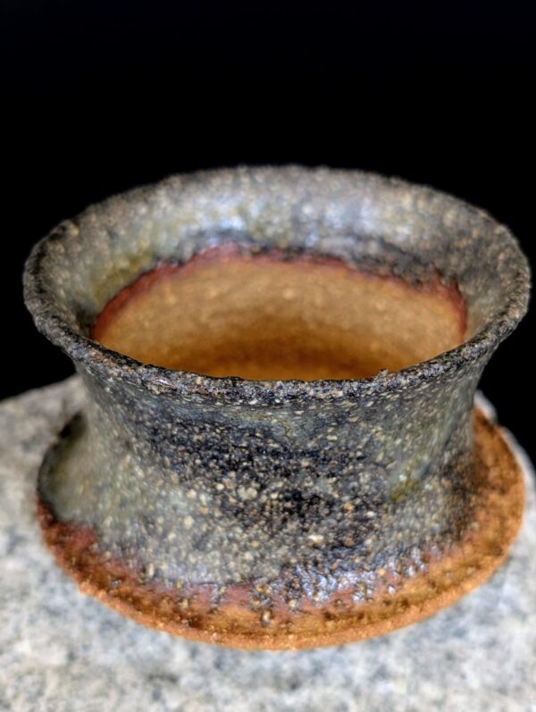 Tsuchi Erdton handgefertigter Wabi-Sabi Whiskey Tumbler aus eisenhaltigem Ton