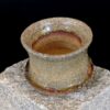 Tsuchi Abendglut handgemachter Whiskey Tumbler - Innenansicht der unlasierten Tonstruktur mit Glasurfluss