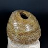 Wabi-Sabi Keramikvase Ishi no Kokyū auf Granitsockel fotografiert
