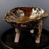 Detailansicht der markanten Füße einer exklusiven Wabi-Sabi Schale