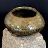 Bauchige handgemachte Wabi-Sabi Schale FURU-IKE aus Schweizer Ton