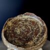 Rustikaler Wabi-Sabi Teller aus eisenhaltigem Schweizer Ton