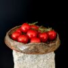 Exklusiver Wabi-Sabi Teller genutzt als Aperitif- und Dekoschale