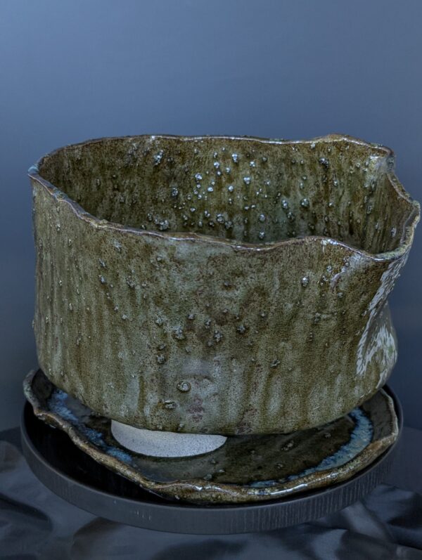 Wabi-Sabi Keramik, Wabi-Sabi Keramikvase, Wabi Sabi Vase, Keramik Set, Grosse Bodenvase, Ikebana Vase, Steckvase, Bodmer Ton, Oribe Grün, Metallglasur, Ascheglasur, Kupferglasur, Cyan, Keramik Skulptur, Unikat Keramik, Handgemachte Keramik, Schweizer Kunsthandwerk, Exklusives Geschenk, Raumdekoration